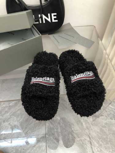 2025- Balenciaga Fw25 New Arrival-～ 巴黎2025秋冬厚底毛拖鞋 本身就是时髦决绝子单品，鞋底增高到5Cm 妙变长腿的毛拖还是