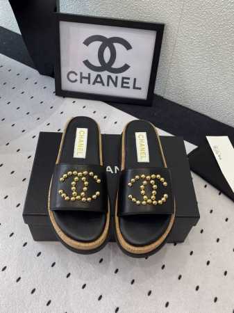 Chanel春夏新款拖鞋 小红书力推爆款拖鞋 百搭舒适时尚 耀眼夺目的双C更显大气 进口羊皮鞋面 羊皮内里垫脚 原版开模橡胶大底 Size: 35-40 41 - 点击图像关闭