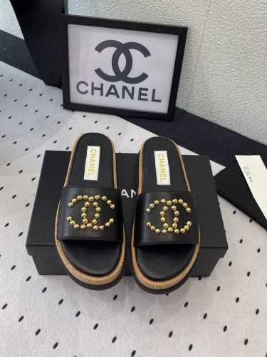 Chanel春夏新款拖鞋 小红书力推爆款拖鞋 百搭舒适时尚 耀眼夺目的双C更显大气 进口羊皮鞋面 羊皮内里垫脚 原版开模橡胶大底 Size: 35-40 41