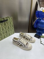 橙子出厂价p gucci 古驰春夏新款 休闲鞋 帆布鞋 运动鞋板鞋 情侣款 轻质Original Gg帆布倾情迎接新一季的到来 这款面料休闲感十足 缀饰抢眼的品