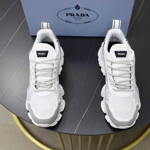 出厂价Pp： 品牌：普拉达Prada 标准码：38-44 45订做 等级：官网同款 材料：原版皮料拼接品牌布匹 舒适透气内里 轻便耐磨运动大底 款式类别：男士时