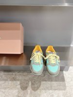 高品质 Miumiu 2024秋冬新品撞色阿甘球鞋 Miu Miu 大秀上爆出的这双球鞋 后全球各大代购官网火爆上市. 简单很随意不羁又能体现单宁美感，整双鞋子