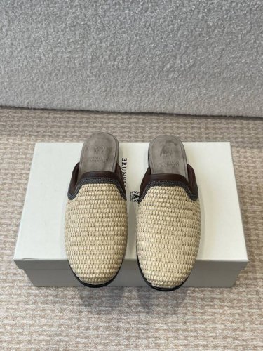 p半拖 P单鞋 Brunello Cucinelli 新款草编织Bc平底半拖 单鞋 Bc很有品味！配上一双袜子穿也很不错，搭配牛仔裤穿也好看！ 作为女性最爱的品