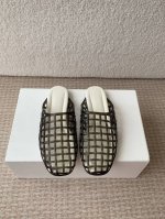 vince 走秀款 水晶 果冻凉鞋 独家首发 原版开模 1:1制造 超多网红上脚 夏日舒适百搭！ 爆款无疑！没有一丝橡胶味儿，奶香奶香的 谁还没有双水晶鞋呢 记