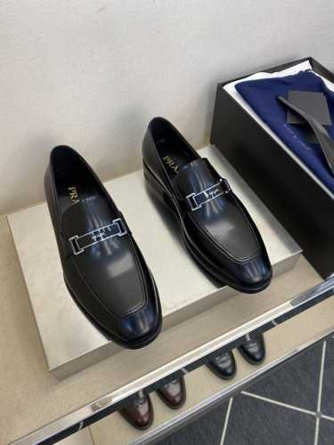 Prad＊ ，顶尖工艺品 时尚正装皮底鞋 正码：39一44， 5一10 ： 同步发售！货！顶级手工艺意大利全面进口原皮料小牛面 超强质感、手感 ，内里进口小牛皮