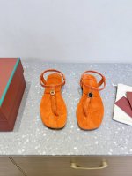 现货 Loro piana 25Ss春夏新款 英伦 夹脚 凉鞋 原来这就是传说走两万步都不会累脚的夹脚凉鞋把颜值和脚感都拿捏住了 上脚一走就会被彻底沦陷 极简的