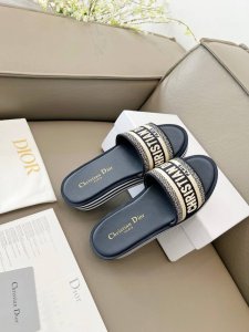 dior 迪奥 春夏新款 Ivieta Dway 果冻色平底一字拖拼色女鞋 Cd字母Logo立体刺绣厚底圆头露趾拖鞋 原版开发市面顶级版本，脚感柔软细腻，舒适度