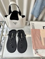 顶级品质 * Riviere棉绳夹趾凉鞋 原版购入代购级别 -黑色 材质与工艺 原版织物 牛皮革面料 鞋面饰有宝石装饰 鞋垫与鞋跟饰有丝印徽标 星星图案纹路橡胶