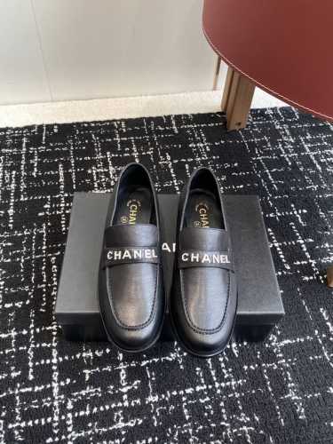 代购级 Chanel 25Ss 小香 新款 小香扣 半拖乐福鞋 春夏香家必备爆款 女神系列，拥有香家特色优雅名媛气质，超级耐看，让人无法抗拒，心动Ing 鞋面：