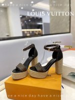出厂 Loui& Vuitto&路易威登 法国代购新款驴牌 春夏首选 最新走秀款水台高跟凉鞋 香港原版购入一比一开模 今年的款式比去年增加了老花原素 显得更为大
