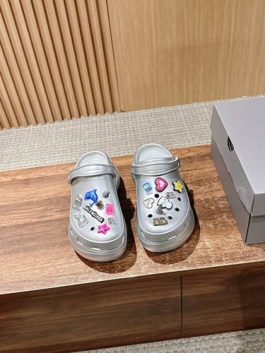 巴黎世家联名卡骆驰情侣款#Crocs Mule Jibbitz洞洞鞋 增高厚底凉鞋 智多星Crocs 花式Diy洞洞拖鞋 猫咪扣爱心扣都好可爱 作弊增高神器 S