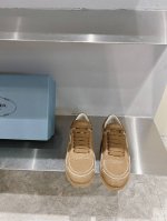 Prad 德迅鞋 普拉达新款，这款牛筋底上脚非常舒适，今年非常爆，早秋新品， 面料：进口环保牛皮，羊皮内里带logo 防滑鞋牛筋底。毛里皮里可选！ 码数：35-