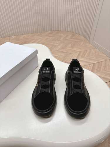 男款 EMPORIO ARMANI阿玛尼 EA7 休闲 运动鞋 原版购入开发 做货 此款 EA7 休闲运动鞋在鞋侧面采用压花大鹰标LOGO，予以品牌感个性化诠释