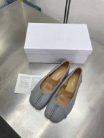 平底分趾捏褶单鞋Mm6 Maison Margiela 超经典 鞋柜必备单品 炒鸡减龄 大热时尚风格 灰色植柔羊皮+水染小牛皮里 Mm6 Maison Marg