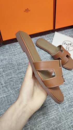 p直销P 女鞋工厂P Hermes 爱马仕 最新官网同步上新 精品品质升级版拖鞋1：1制作 面料 采用专柜牛皮面料 内裡垫脚：定制羊皮[海代订单 大底采用 仿