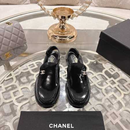 工厂p价 女装女鞋 运动原单 Ss Chane* Coco小香开边珠牛皮乐福鞋凉鞋 原单品质高版本精选意大利开边珠牛皮，以抛光工艺淬炼出珍珠般柔润光泽。双C钻扣 - 点击图像关闭