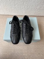 prada 普拉达 25Ss春夏新款 德训鞋 休闲鞋 精工制造，缝线均匀，皮质质感一览无余，多色拼接，时尚大方，柔软舒适透气，外侧饰有Prada字母徽标 搭配织