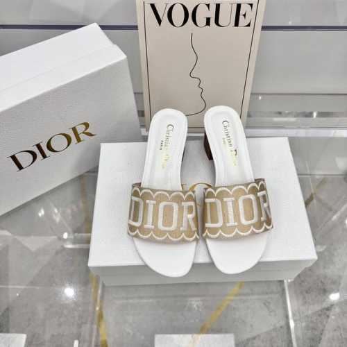 橙子出厂价 Dior 迪奥春夏新款 刺绣字母拼色粗跟拖鞋 一字带中跟凉拖 跟高：4.5Cm 码数：35-42