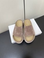 therow 25Ss春夏新品水台厚底糖果色拖鞋 这不用多说，是近两年最火之一的品牌，几乎博主人手一双！春天的季节就要到了，推荐这款随性又不乏设计感的拖鞋，这款