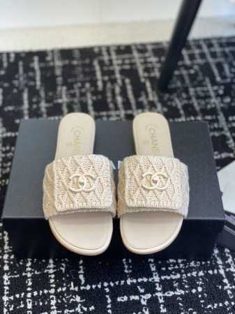 代购级 Chanel 小香 24Ss 春夏新品度假 毛线懒人拖 鞋 小香的一款全新设计 鞋面毛线纯手工编织搭配双C五金装饰 简约百搭上脚超级美的 怎么看都超美 - 点击图像关闭