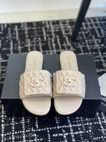 代购级 Chanel 小香 24Ss 春夏新品度假 毛线懒人拖 鞋 小香的一款全新设计 鞋面毛线纯手工编织搭配双C五金装饰 简约百搭上脚超级美的 怎么看都超美