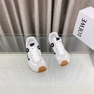 配扣子10 loew罗意威25Ss新款巴黎时装 Balletrunne芭蕾运动鞋 阿甘鞋 经典一眼就爱上的 拼接的极简风格真的做到极致 实在太百搭 随便穿搭就可