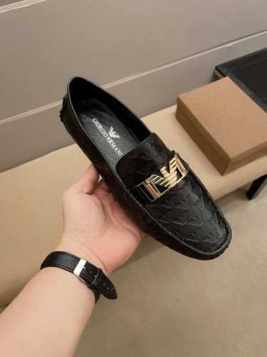 实价 ，品牌阿玛尼，阿玛尼官方旗舰店原版豆豆鞋～四季潮鞋 专柜品质，1:1优质做工，鞋面:进口牛皮、全真不掉色羊里，时尚懒人商务风设计，休闲乐福款，跑步鞋青年人