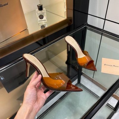 gianvito rossi 2025新款拖鞋原版开发顶级版本代购品质这双尖头高跟漆皮树叶装饰女凉鞋，宛如夏日里的一首优美诗篇。尖头设计优雅迷人，凸显脚部线条的