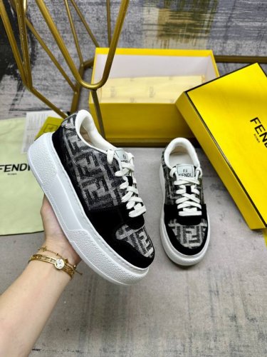 工厂p价 女装女鞋 运动原单 Fendi Match系带最新运动鞋 黑色Ff提花面料和同色牛麂皮材质细节 侧面饰以注塑Ff贴花 女码35-40 男码39-45码