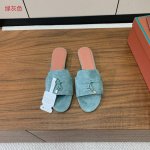 Loro Piana 羊京平底拖鞋。鞋面羊京，羊皮内里及垫脚。真皮中底，真皮包跟。进口真皮大底。码数：34-42 34、40、41、42定制不退换 批：
