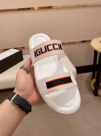 Gucci古奇拖鞋 男鞋高端品牌 官网1:1最新力作：原版开模定制，面料釆用进口原版材料制作，升级版大底，更轻便，防滑。市场顶级品质，简单不失品味，潮人必备，时 - 点击图像关闭