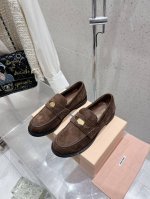 高版本Miumiu乐福鞋 这季度的Miu简直都太绝了 全系列陆续开始上新 全系列原版购入开发 重磅 开边珠牛皮&原版漆皮 内里羊皮 原版独家开模大底 四色发售