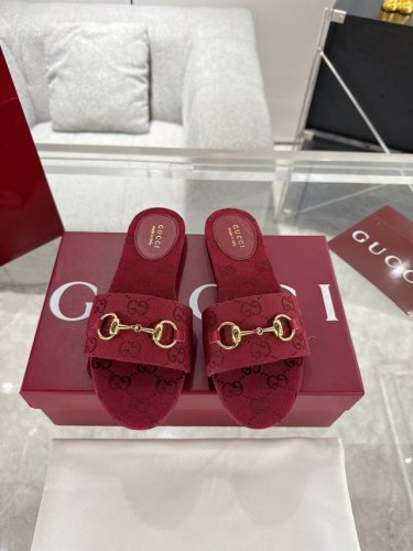 新款Gucci 马衔扣平底凉拖鞋 春夏网红必备拖鞋 Yp一比一还原 所有细节 材质 舒适度 全部跟原版一样了 刻度98% 码数 36-42 40.41.42定做