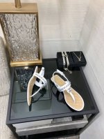 出厂价 顶级 品质 2024夹脚凉鞋 羊皮珍珠 链条五金扣面 羊皮内里 垫脚 进口真皮大底大底 Size:35-41 40 41定做不退换 原版包装配套