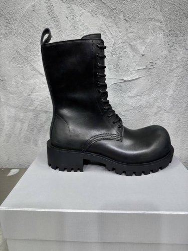 实价： 最新2025新品男士系带靴子，轻度不对称圆头鞋，爆面料进口黑色哑光牛皮革，里牛皮，垫脚牛皮，大底材质Tpu粗齿外底，全套包装码数39-46