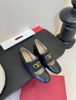 Valentino华伦天伦 鞋面：韩腊感牛皮 内里：羊皮 跟高：5.5Cm 大底：真皮大底 码数：35-4 .41.42定制