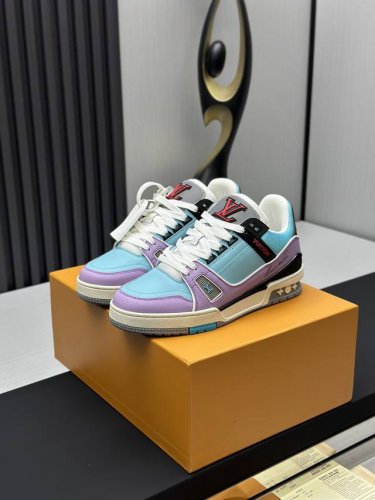 橙子出厂价p louis Vuitton 路易威登 Lv Trainer 情侣款运动鞋板鞋 休闲复古篮球鞋 从复古篮球鞋汲取灵感 打造备受青睐的 Lv Trai