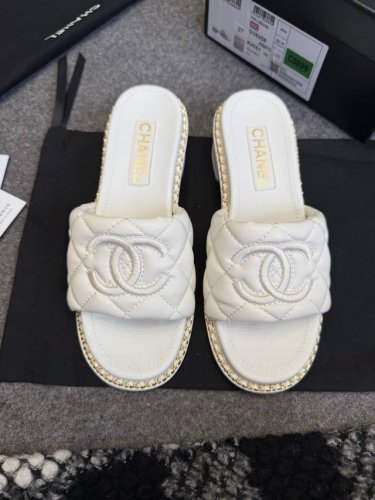 高货 Chanel 25p新款菱格链条拖鞋 顶级版本 专柜同步 专柜非常火爆 非常难买的一款鞋 全网最火的厚底拖鞋 可想而知小香控不可错过的 颜值与舒适并存的