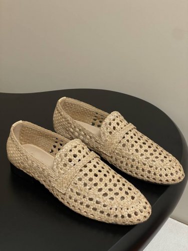 爆炸款 loro piana 诺悠翩雅 Lp60S春夏新款 牛皮手工编织镂空乐福鞋老钱风复古单鞋 leon乐福鞋的设计灵感源自标志性Summer Charm款式