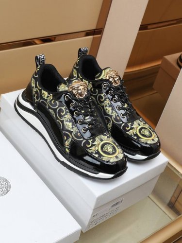 工厂P价 Versace 男士新款上市鞋面采用原版布料打印3D图案羊皮内里，完美造型顶级品质，橡胶耐磨大底，鞋型饱满，立体感十足超级百搭 高档不失品味，时尚 码