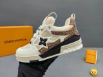 实价： 奢品Trainer休闲运动鞋，运动鞋记录设计师 Virgil Abloh 由复古篮球鞋激发的经典创意，此次拼接光滑牛皮革和 Monogram 压纹粒面牛