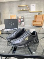 顶级代购 普 炸街男神运动鞋新品来袭，专柜同步发售原厂配置，意大利进口原版牛皮面料，经典版面运动潮达人，进口水染牛皮里垫，鞋底：原厂特供原版底超级舒适，原厂跟单