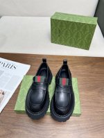 2024最新版古琦GUCCI百搭绑带马丁靴，方便穿脱‘品牌织带拼色搭配 跟高：5cm 面料：牛皮 开边珠 内里 垫脚：羊皮里。 大底是发泡大底材质 颜色：黑色