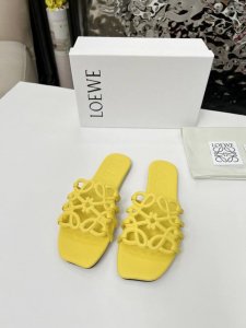罗意威Loewe2025Ss夏季限定镂空拖鞋，真的太好穿了！！！真的强烈推荐给各小仙女。 像胶底 真皮底 35-43
