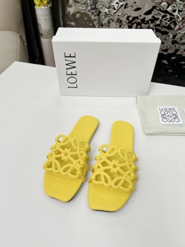 罗意威Loewe2025Ss夏季限定镂空拖鞋，真的太好穿了！！！真的强烈推荐给各小仙女。 像胶底 真皮底 35-43