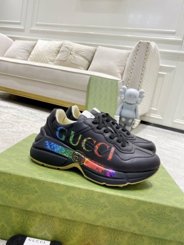 gucci古奇老爹鞋情侣款 顶级版本代购级别 原版拆解耗时3个多月1:1开发，版本再次升级、芯片、包装、采用进口牛皮、全用电脑车制作 情侣款 四季百搭 时尚 个