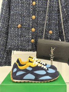 厂价 男码10 Bottega Veneta Bv葆蝶家情侣款 休闲运动鞋 以90年代复古风格为灵感 呼应品牌标志性Intrecciato编织元素 展现出精致前