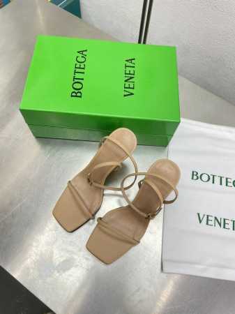 结绳跟 条带凉鞋 Bv Knot系列金属跟 杏色 这款方头拖鞋简直Bv最新天花板啦 5彩色百搭 金属麻花跟 为了稳固耐穿特意采用特殊工艺 消除心理阴影 耐穿舒适 - 点击图像关闭