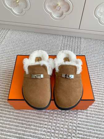 男女同款 Hermes 爱马仕H家 Kelly扣穆勒鞋包头羊毛拖鞋 顶级品质 鞋面：进口牛京 定制进口羊毛，原版开模大底 size：35-46 - 点击图像关闭