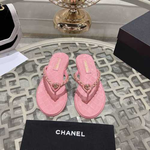 Chanel 小香2024最新走秀时装 链条装饰 顶级品质！精确到1：1 轻奢而不累脚、上脚可随意搭配春夏的服饰、更加彰显质感和品味、简约中带奢华的外观、哪怕只
